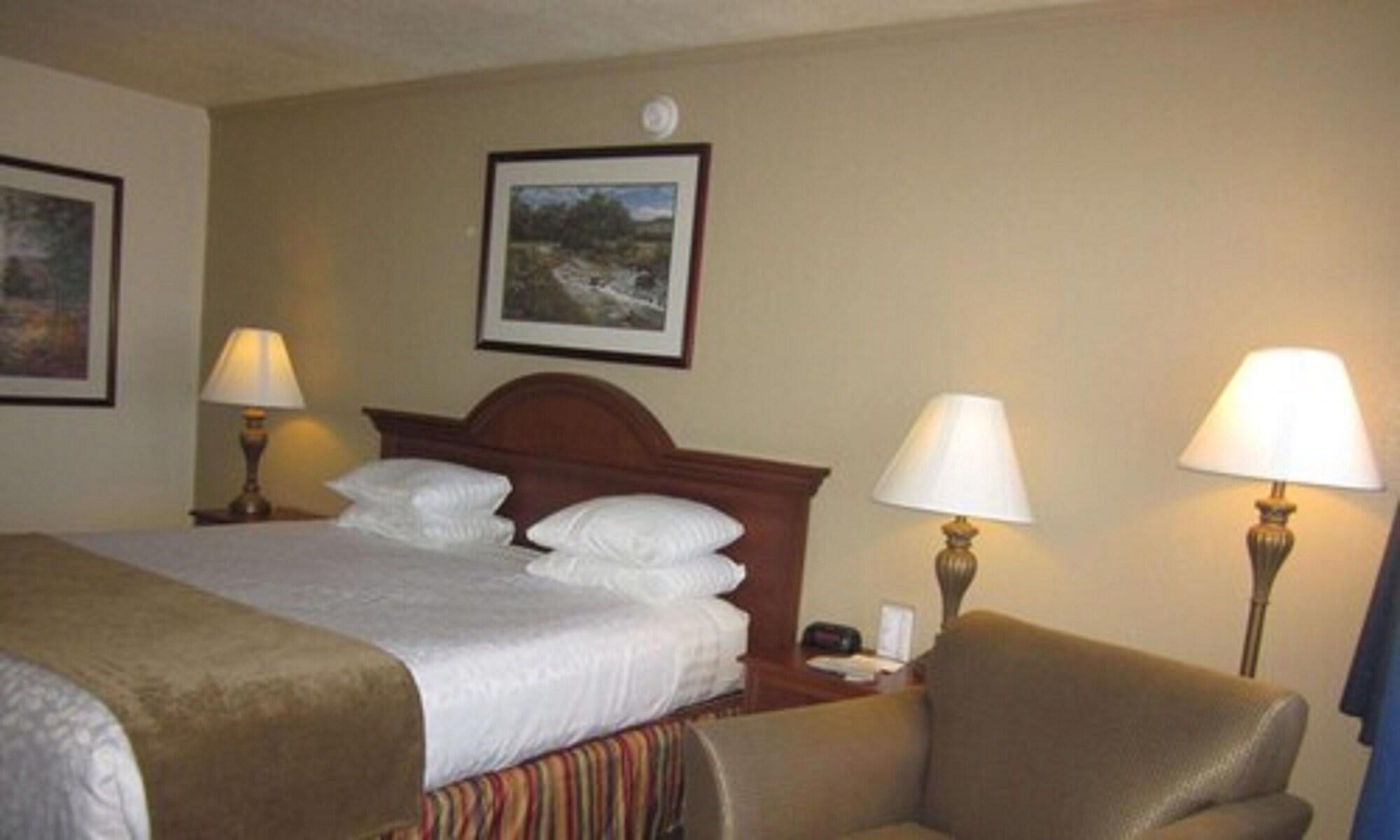 Trailside Inn Alturas Bagian luar foto