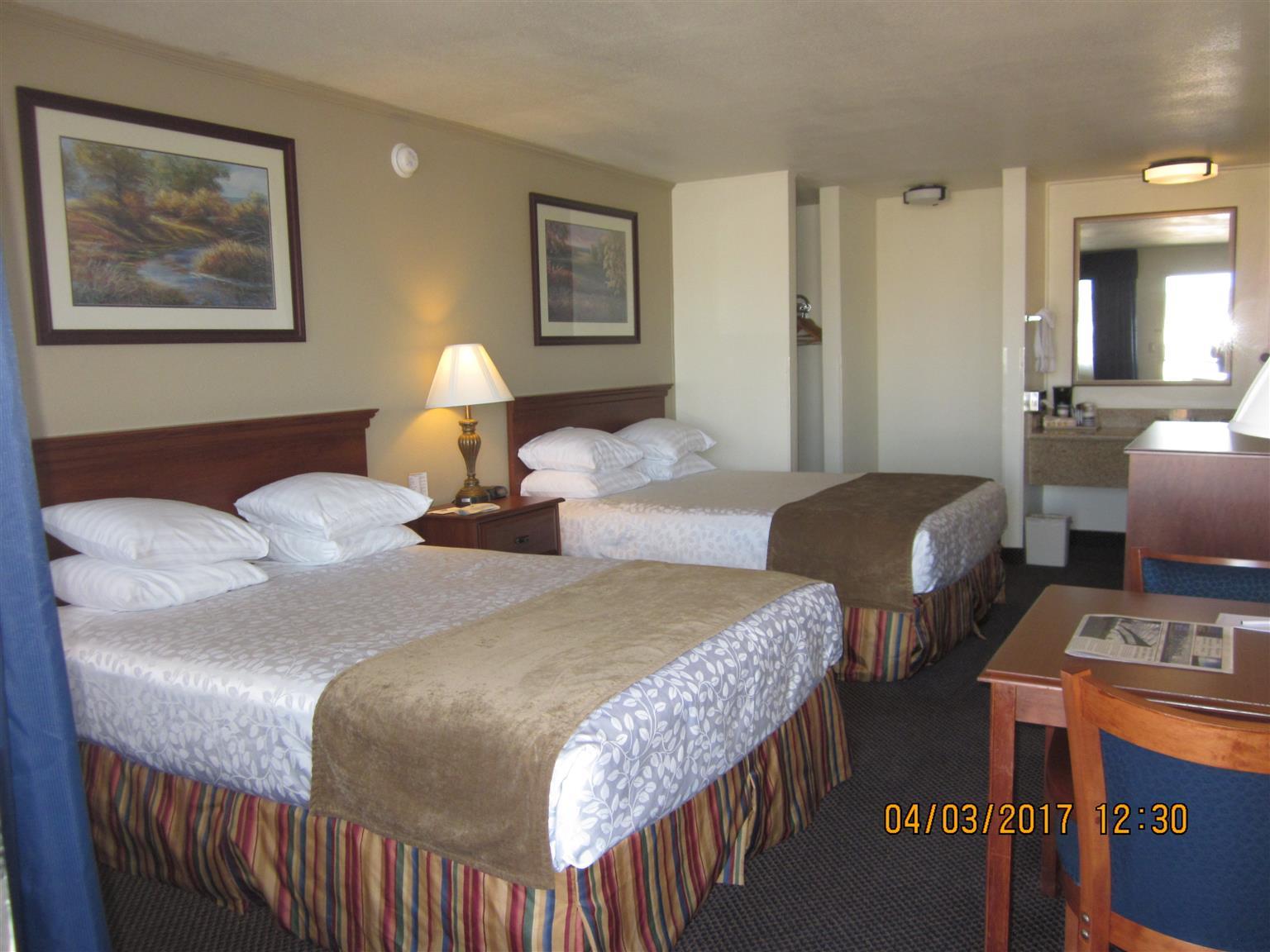 Trailside Inn Alturas Bagian luar foto